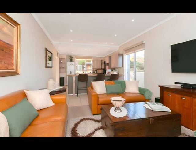 3 BEDROOM TOWNHOUSE FOR SALE IN PINNACLE POINT GOLF ESTATE